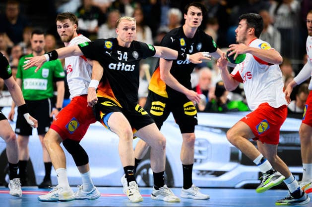 Koeln Handball Laenderspiel Deutschland Daenemark v li in duel Daenemarks Steven Jacobsen, Justus Fischer Germany , Koeln Lanxess Arena Germany