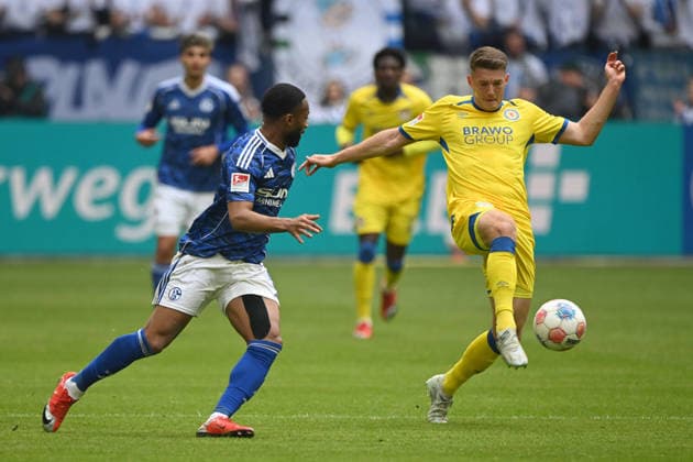Florin FLICK BS vs Moussa SYLLA GE Action, Duel, Soccer 2 Bundesliga, Matchday 34, FC Schalke 04 GE Eintracht Braunschweig BS 1 0 on 17 05 2026 at Veltins Arena Gelsenkirchen Germany DFL regulations prohibit any use of photographs as image sequences and or quasi video Â