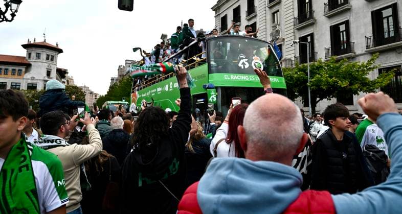 Racing Santander celebrates with its fans its promotion to the First Division Celebration of Racing Santanders promotion to the First Division of LaLiga, on May 17, 2026, in Santander, Cantabria Spain Players, coaching staff and management have toured the city aboard an open-top double-decker bus to share the promotion with thousands of fans 17 MAY 2026 RACING SANTANDER FUTBOL PRIMERA DIVISIÓN ASCENSO CANTABRIA LIGA Santander Cantabria Santander Cantabria Cantabria Spain  Copyright: xNachoxCuberox 7530493