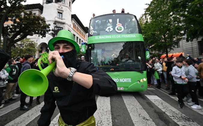 Racing Santander celebrates with its fans its promotion to the First Division Celebration of Racing Santanders promotion to the First Division of LaLiga, on May 17, 2026, in Santander, Cantabria Spain Players, coaching staff and management have toured the city aboard an open-top double-decker bus to share the promotion with thousands of fans 17 MAY 2026 RACING SANTANDER FUTBOL PRIMERA DIVISIÓN ASCENSO CANTABRIA LIGA Santander Cantabria Santander Cantabria Cantabria Spain  Copyright: xNachoxCuberox 7530497
