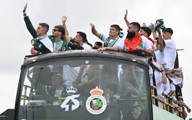 Racing Santander celebrates with its fans its promotion to the First Division Celebration of Racing Santanders promotion to the First Division of LaLiga, on May 17, 2026, in Santander, Cantabria Spain Players, coaching staff and management have toured the city aboard an open-top double-decker bus to share the promotion with thousands of fans 17 MAY 2026 RACING SANTANDER FUTBOL PRIMERA DIVISIÓN ASCENSO CANTABRIA LIGA Santander Cantabria Santander Cantabria Cantabria Spain  Copyright: xNachoxCuberox 7530502