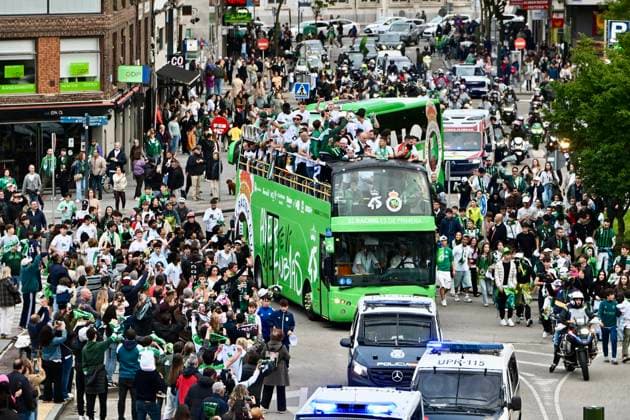 Racing Santander celebrates with its fans its promotion to the First Division Celebration of Racing Santanders promotion to the First Division of LaLiga, on May 17, 2026, in Santander, Cantabria Spain Players, coaching staff and management have toured the city aboard an open-top double-decker bus to share the promotion with thousands of fans 17 MAY 2026 RACING SANTANDER FUTBOL PRIMERA DIVISIÓN ASCENSO CANTABRIA LIGA Santander Cantabria Santander Cantabria Cantabria Spain  Copyright: xNachoxCuberox 7530503