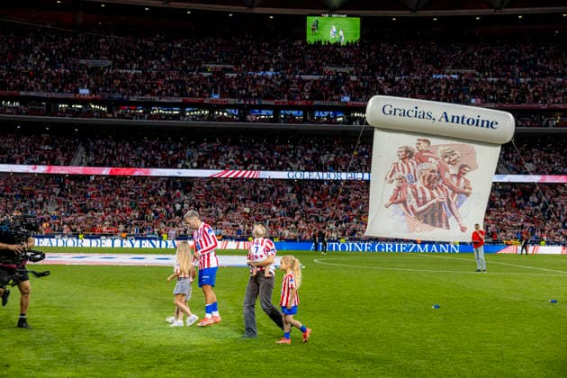 Atletico de Madrid vs Girona FC - LaLiga EA Sports - 17 05 2026 Antoine Griezmann of Atletico de Madrid and his family during the LaLiga EA Sports match between Atletico de Madrid and Girona FC at Riyadh Air Metropolitano Stadium on May 17, 2026 in Madrid, Spain. Madrid Spain Copyright: xMarinaxFrutos PGSxPhotoxAgencyx