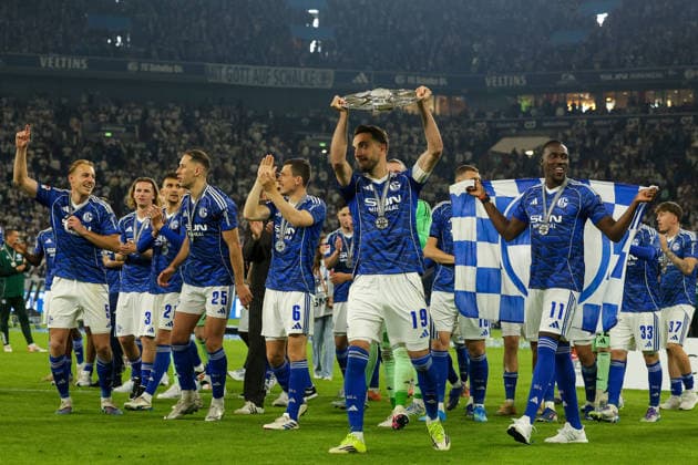 Gelsenkirchen, Germany, 17 05 26, Kenan Karaman FC Schalke 04 cheers with the championship trophy and his team during the Bundesliga 2 match between FC Schalke 04 Eintracht Braunschweig at the Veltins Arena in Gelsenkirchen Photo by Joachim Bywaletz DFB DFL REGULATIONS PROHIBIT ANY USE OF PHOTOGRAPHS AS IMAGE SEQUENCES AND OR QUASI VIDEO Copyright: JoachimxBywaletz xJB-Sportfoto
