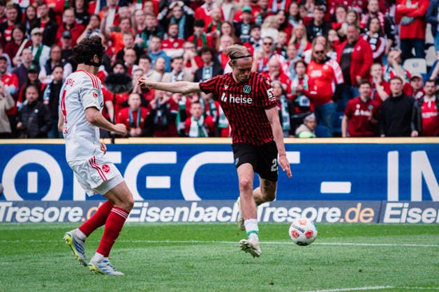 2 Bundesliga Hannover 96 vs 1 FC Nürnberg, 17 05 2026 Stefan Teitur Thordarson Hannover 96, 23 shoots on goal Soccer, 2 Bundesliga, Matchday 34 Hannover 96 vs 1 FC Nürnberg on 17 05 2026 at Heinz von Heiden Arena, Hannover DFL REGULATIONS PROHIBIT ANY USE OF PHOTOGRAPHS AS IMAGE SEQUENCES AND OR QUASI VIDEO Copyright: xBEAUTIFULxSPORTS Tonhäuserx