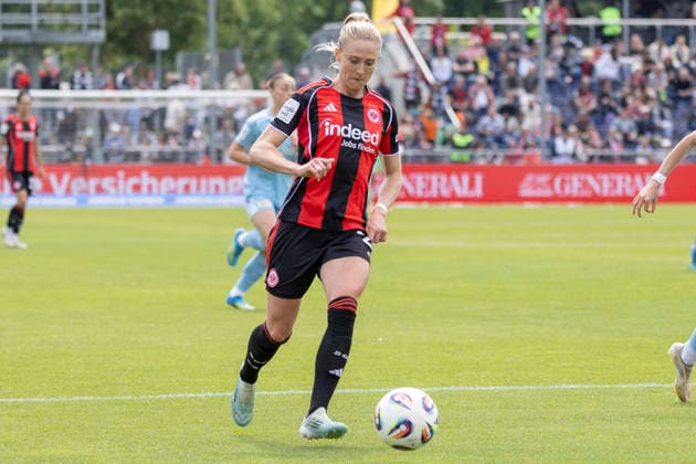 Google Pixel Womens Bundesliga Eintracht Frankfurt 1 FC Union Berlin, 17 05 2026 Rebecka Blomqvist Eintracht Frankfurt 28 on the ball clipping, portrait portrait, Eintracht Frankfurt 1 FC Union Berlin, Frankfurt, Stadion am Brentanobad, 17 5 2026 Copyright: xBEAUTIFULxSPORTS Gawlikx