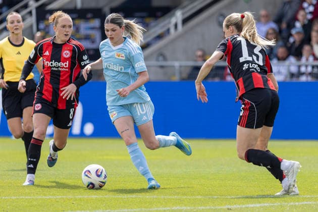 Google Pixel Womens Bundesliga Eintracht Frankfurt 1 FC Union Berlin, 17 05 2026 Eileen Campbell 1 FC Union Berlin 10 on the ball Lisanne Gräwe Eintracht Frankfurt 8 , Eintracht Frankfurt 1 FC Union Berlin, Frankfurt, Stadion am Brentanobad, 17 5 2026 Copyright: xBEAUTIFULxSPORTS Gawlikx
