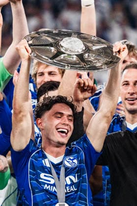 Germany 2 Bundesliga 2025 2026, 34 Matchday FC Schalke 04 vs Eintracht Braunschweig 17 05 2026 Veltins Arena Gelsenkirchen, North Rhine-Westphalia Soufiane El Faouzi Schalke 04, 23 lifts cheers with championship trophy of 2 Bundesliga Cheers Joy Emotions Copyright: xCelinaxLeiersx