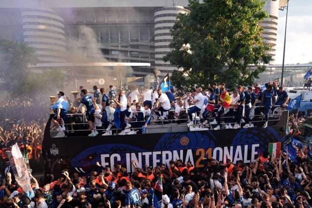RECORD DATE NOT STATED IPA84799361 - Milan, Celebration of Inter Internazionale s 21st scudetto , team over Pullman in front of San Siro stadium  Copyright: xx xx 84799361  Copyright: xIMAGOx xIMAGO IndependentxPhotoxAgencyxInt.x 84799361