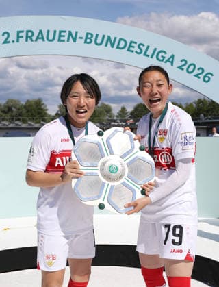 Sand , Soccer 2 Bundesliga , SC Sand vs VfB Stuttgart Women , from left Yuka Hirano Haruka Osawa VfB with championship trophy