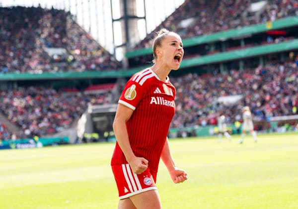 Einzelbild, Single image Giulia Gwinn FC Bayern Muenchen, 7 , Jubel nach dem Tor, jubelnd, bejubelt, jubelt, jubeln, emotionen, celebrate 46 DFB Pokal Finale der Frauen VfL Wolfsburg FC Bayern München DFL regulations prohibit any use of photographs as image sequences and or quasi video Copyright: HMBxMedia xMarcoxBader