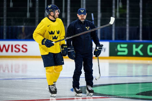 260518 Erik Brännström and Assistant coach Anders Sörensen of Sweden at a practice session during the 2026 IIHF Ice Hockey World Championship on May 18, 2026 in Fribourg Photo Jesper Zerman BILDBYRAN kod JZ JZ0717 ishockey ice hockey ishockey vm 2026 vm 2026 iihf world championship träning practice sverige sweden day 4 bbeng  Copyright: JESPERxZERMAN BB260518JZ023