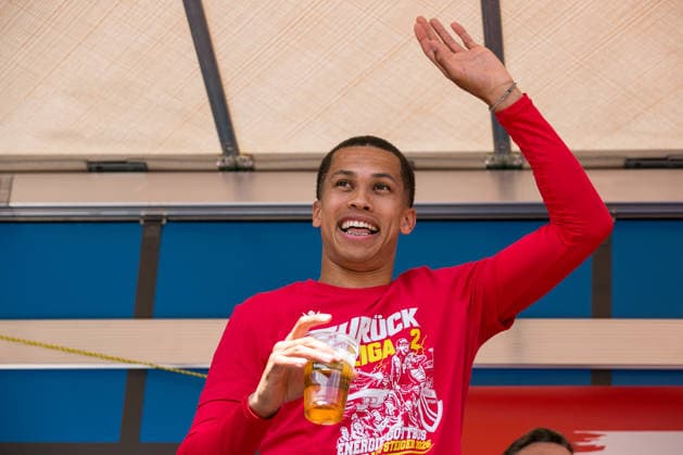 Cottbus, Germany 17 May 2026 3 Liga 2025 2026 FC Energie Cottbus In the picture promotion ceremony on the forecourt of the town hall in Cottbus, Nyamekye Awortwie Grant Energie Cottbus Brandenburg Copyright: xFotostandx xWeilandx