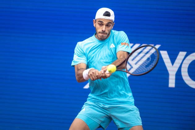 HAMBURG, GERMANY - MAY 18: Francisco Cerundolo of Argentina plays a backhand shot to opponent Alex de Minaur of Australia during their Men s Singles Round One match at the Bitpanda Hamburg Open on May 18, 2026 in Hamburg, Germany. Credit: Andy Astfalck NurPhoto Germany Copyright: xAndyxAstfalckx