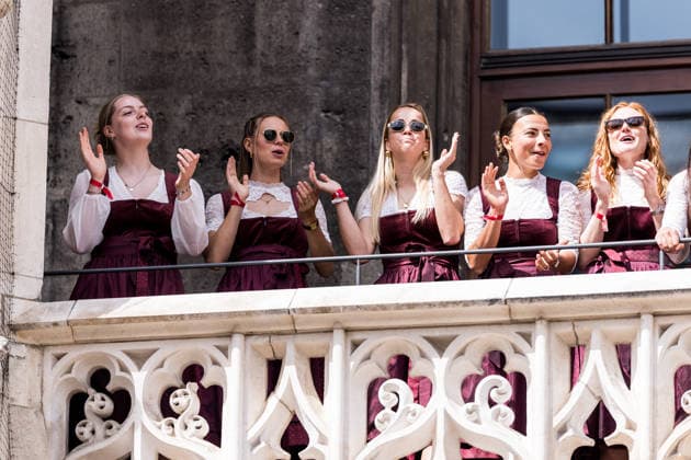 MUNICH, GERMANY - MAY 18: Alara Sehitler (FC Bayern Muenchen, 14), Klara Buehl (Bühl, Buhl, FC Bayern Muenchen, 17), Giulia Gwinn (FC Bayern Muenchen, 7), Arianna Caruso (FC Bayern Muenchen, 27), Stine Ballisager (FC Bayern Muenchen, 3) during the Meisterfeier of FC Bayern Muenchen women at Marienplatz on May 18, 2026 in Munich, Germany. Bavaria Germany Copyright: xSteffiexWunderlx