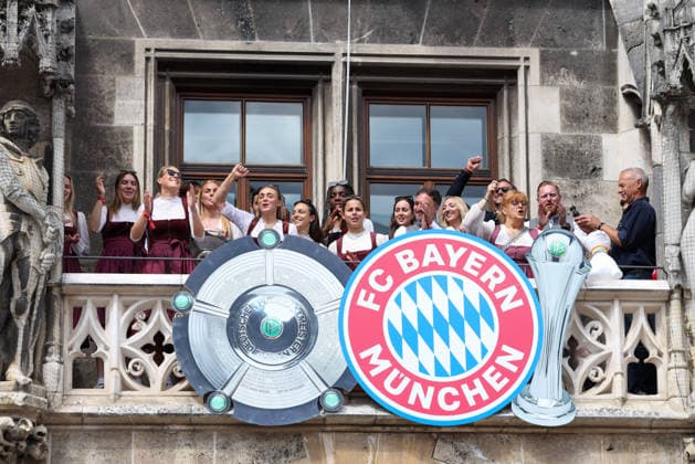 The FC Bayern Muenchen womens team on the town hall balcony, GER, FC Bayern Muenchen womens reception at the town hall and championship celebration at Marienplatz, 18 05 2026, GER, FC Bayern Muenchen womens reception at the town hall and championship celebration at Marienplatz, 18 05 2026 Muenchen Copyright: xEibner-Pressefoto JennixMaulx EP_JML