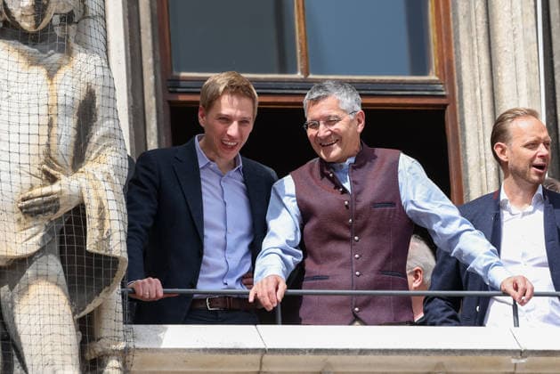 Dominik Krause Gruene, Lord Mayor of the City of Munich with Herbert Hainer FC Bayern Munich, President and Rouven Kasper Head of Marketing and Sales, FC Bayern Munich , GER, Reception of the FC Bayern Munich women in the town hall and championship celebration at Marienplatz, 18 05 2026, GER, Reception of the FC Bayern Munich women in the town hall and championship celebration at Marienplatz, 18 05 2026 Munich Copyright: xEibner-Pressefoto JennixMaulx EP_JML