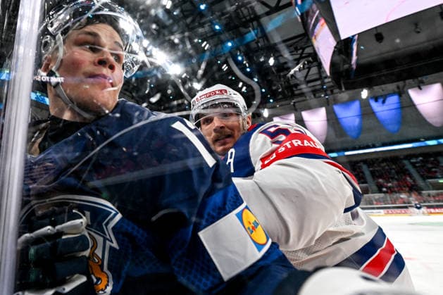 ZURICH, SWITZERLAND MAY 18 Jesse Puljujarvi of Finland and Ryan Lindgren of United States in a battle along the boards during the 2026 IIHF Ice Hockey World Championship Switzerland game between Finland and USA at Swiss Life Arena on May 18, 2026 in Zurich, Zurich Zurich Swiss Life Arena Zurich Switzerland Copyright: xJustPictures.ch AndreaxBrancax jp-en-EuSpIm-JP7_ANB_Fin_USA_18052026_4701