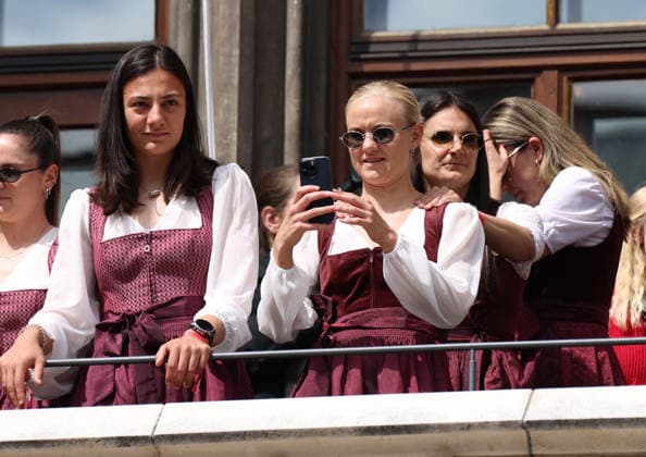 Football, Women, Bundesliga, Season 2025 2026, FC Bayern Munich, Women, Double celebration, City Hall balcony, Marienplatz Maria Luisa Grohs FC Bayern Munich left with Pernille Harder FC Bayern Munich right with cell phone on the City Hall balcony