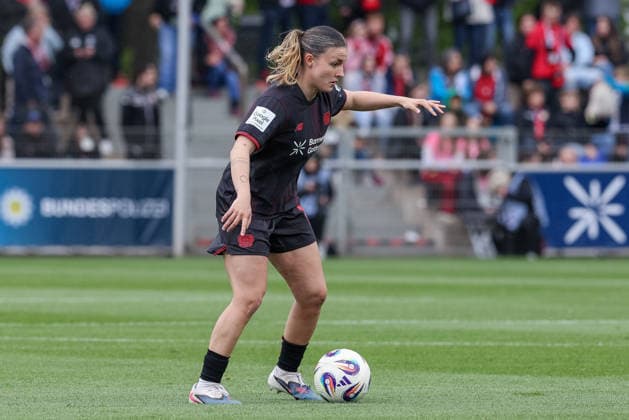 Estrella Merino Gonzalez Bayer 04 Leverkusen, 10 on the ball, cropped image, single image, full body, action, action, game scene, THE DFB REGULATIONS PROHIBIT ANY USE OF PHOTOGRAPHS AS IMAGE SEQUENCES AND OR QUASI VIDEO , 17 05 2026, Leverkusen Germany , Football, Google Pixel Womens Bundesliga, Bayer 04 Leverkusen SV Werder Bremen xobx