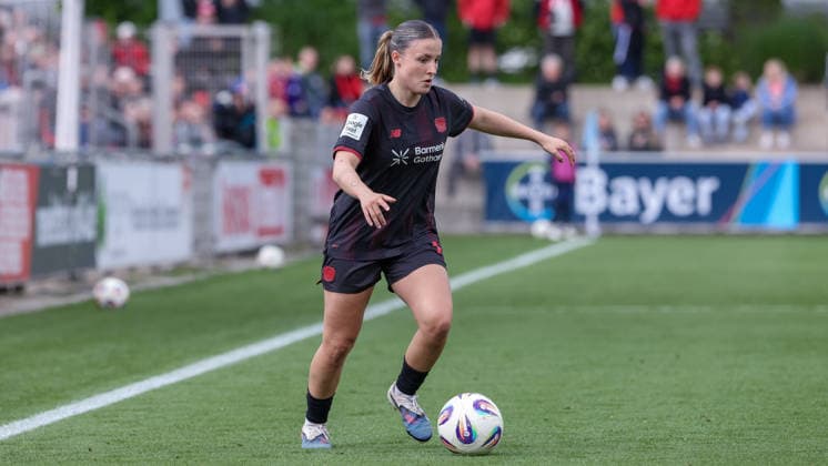 Estrella Merino Gonzalez Bayer 04 Leverkusen, 10 on the ball, cropped image, single image, full body, action, action, game scene, THE DFB REGULATIONS PROHIBIT ANY USE OF PHOTOGRAPHS AS IMAGE SEQUENCES AND OR QUASI VIDEO , 17 05 2026, Leverkusen Germany , Football, Google Pixel Womens Bundesliga, Bayer 04 Leverkusen SV Werder Bremen xobx