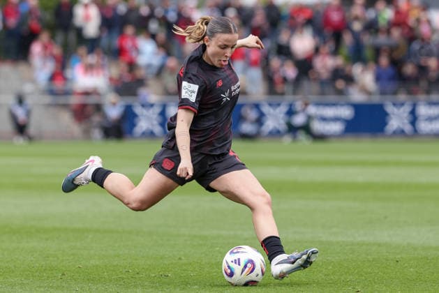 Estrella Merino Gonzalez Bayer 04 Leverkusen, 10 on the ball, cropped image, single image, full body, action, action, game scene, THE DFB REGULATIONS PROHIBIT ANY USE OF PHOTOGRAPHS AS IMAGE SEQUENCES AND OR QUASI VIDEO , 17 05 2026, Leverkusen Germany , Football, Google Pixel Womens Bundesliga, Bayer 04 Leverkusen SV Werder Bremen xobx