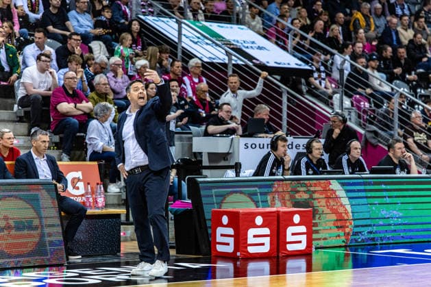 Saso Filipovski Fitness First Wuerzburg Baskets, Coach excited Telekom Baskets Bonn vs Fitness First Wuerzburg Baskets, Basketball, easy Credit BBL, Playoffs, Quarterfinals, Matchday 2, 2025 2026, 18 05 2026 Telekom Baskets Bonn vs Fitness First Wuerzburg Baskets, Basketball, easy Credit BBL, Playoffs, Quarterfinals, Matchday 2, 2025 2026, 18 05 2026 Bonn Copyright: xEibner-Pressefoto GerhardxWingenderx EP_GWR