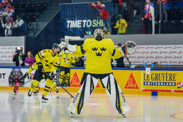 260518 Goaltender Magnus Hellberg of Sweden during warm up ahead of the 2026 IIHF Ice Hockey World Championship match between Sweden and Czech Republic on May 18, 2026 in Fribourg Photo Jesper Zerman BILDBYRAN kod JZ JZ0719 ishockey ice hockey ishockey vm 2026 vm 2026 iihf world championship sverige sweden tjeckien czech republic bbeng  Copyright: JESPERxZERMAN BB260518JZ100
