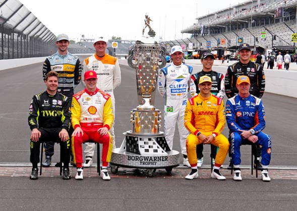 Motorsport, IndyCar, Indy 500 in Indianapolis, Drivers pose with the trophy, Photo shoot
