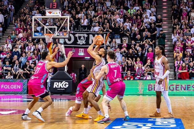 Davion Mintz Fitness First Wuerzburg Baskets, 10 fighting for the ball against Grayson Murphy Telekom Baskets Bonn, 07 , Joel Sadu Aminu Telekom Baskets Bonn, 21 , Marcus Carr Fitness First Wuerzburg Baskets, 05 watches Telekom Baskets Bonn vs Fitness First Wuerzburg Baskets, Basketball, easy Credit BBL, Playoffs, Quarterfinals, Matchday 2, 2025 2026, 18 05 2026 Telekom Baskets Bonn vs Fitness First Wuerzburg Baskets, Basketball, easy Credit BBL, Playoffs, Quarterfinals, Matchday 2, 2025 2026, 18 05 2026 Bonn Copyright: xEibner-Pressefoto GerhardxWingenderx EP_GWR