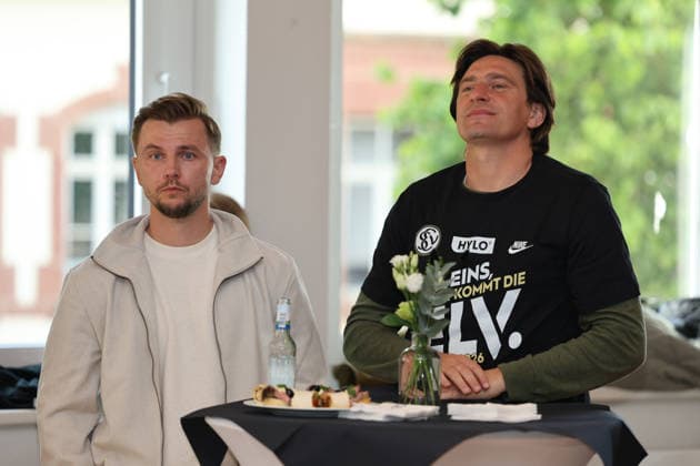 18 05 2026, Football, Men, 2 Bundesliga, Season 2025 2026, SV 07 Elversberg promotion party The SV 07 Elversberg team arriving at the town hall in Spiesen Elversberg, Coach Vincent Wagner SV 07 Elversberg , Head of Licensing and Development David Blacha SV 07 Elversberg Spiesen Elversberg Rathaus Saarland Germany DEU Copyright: xFabianxKleerx