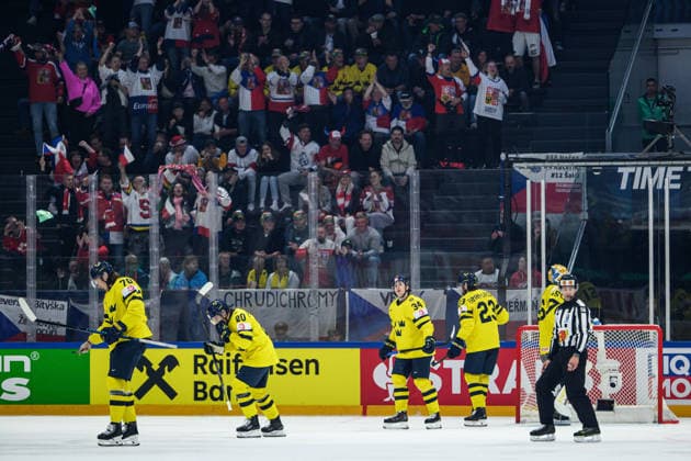 260518 Oscar Sundqvist, AndrÃ Petersson, Albert Johansson, Oliver Ekman Larsson and goaltender Magnus Hellberg of Sweden looks dejected after the 0 1 goal during the 2026 IIHF Ice Hockey World Championship match between Sweden and Czech Republic on May 18, 2026 in Fribourg Photo Jesper Zerman BILDBYRAN kod JZ JZ0719 ishockey ice hockey ishockey vm 2026 vm 2026 iihf world championship sverige sweden tjeckien czech republic bbeng depp  Copyright: JESPERxZERMAN BB260518JZ112