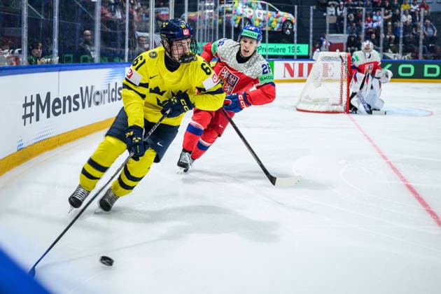 260518 Viggo Björck of Sweden and Jiri Tichacek of Czech Republic during the 2026 IIHF Ice Hockey World Championship match between Sweden and Czech Republic on May 18, 2026 in Fribourg Photo Jesper Zerman BILDBYRAN kod JZ JZ0719 ishockey ice hockey ishockey vm 2026 vm 2026 iihf world championship sverige sweden tjeckien czech republic bbeng  Copyright: JESPERxZERMAN BB260518JZ116