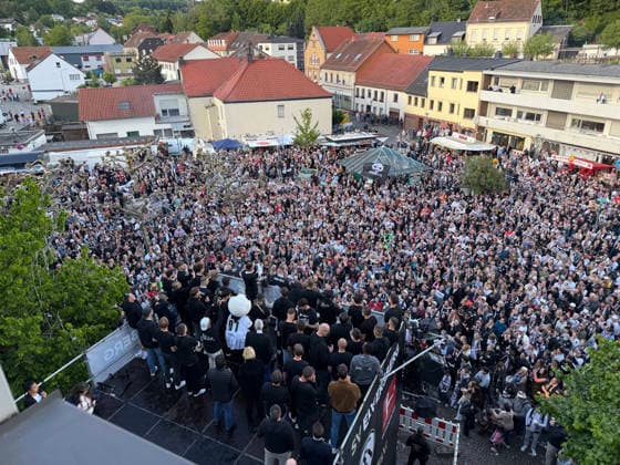 18 05 2026, Football, Men, 2 Bundesliga, Season 2025 2026, SV 07 Elversberg promotion party The SV 07 Elversberg team celebrates promotion to the Bundesliga on a temporary balcony in front of the town hall in Spiesen Elversberg Spiesen Elversberg Rathaus Saarland Germany DEU Copyright: xFabianxKleerx
