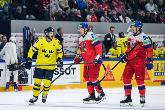 260518 Oliver Ekman Larsson of Sweden with Marek Alscher and David Tomasek of Czech Republic during the 2026 IIHF Ice Hockey World Championship match between Sweden and Czech Republic on May 18, 2026 in Fribourg Photo Jesper Zerman BILDBYRAN kod JZ JZ0719 ishockey ice hockey ishockey vm 2026 vm 2026 iihf world championship sverige sweden tjeckien czech republic bbeng  Copyright: JESPERxZERMAN BB260518JZ126