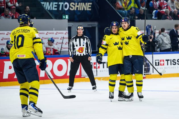 260518 Joel Persson and AndrÃ Petersson of Sweden celebrate the 1 3 goal during the 2026 IIHF Ice Hockey World Championship match between Sweden and Czech Republic on May 18, 2026 in Fribourg Photo Jesper Zerman BILDBYRAN kod JZ JZ0719 ishockey ice hockey ishockey vm 2026 vm 2026 iihf world championship sverige sweden tjeckien czech republic bbeng jubel  Copyright: JESPERxZERMAN BB260518JZ131
