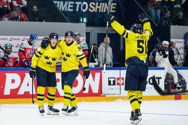 260518 Simon Holmström and Joel Persson of Sweden celebrate the 2 3 goal during the 2026 IIHF Ice Hockey World Championship match between Sweden and Czech Republic on May 18, 2026 in Fribourg Photo Jesper Zerman BILDBYRAN kod JZ JZ0719 ishockey ice hockey ishockey vm 2026 vm 2026 iihf world championship sverige sweden tjeckien czech republic bbeng jubel  Copyright: JESPERxZERMAN BB260518JZ132