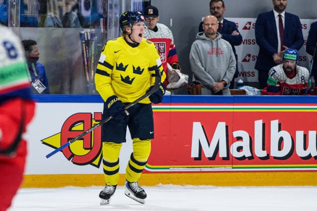 260518 Simon Holmström of Sweden celebrates after the 2 3 goal during the 2026 IIHF Ice Hockey World Championship match between Sweden and Czech Republic on May 18, 2026 in Fribourg Photo Jesper Zerman BILDBYRAN kod JZ JZ0719 ishockey ice hockey ishockey vm 2026 vm 2026 iihf world championship sverige sweden tjeckien czech republic bbeng jubel  Copyright: JESPERxZERMAN BB260518JZ134