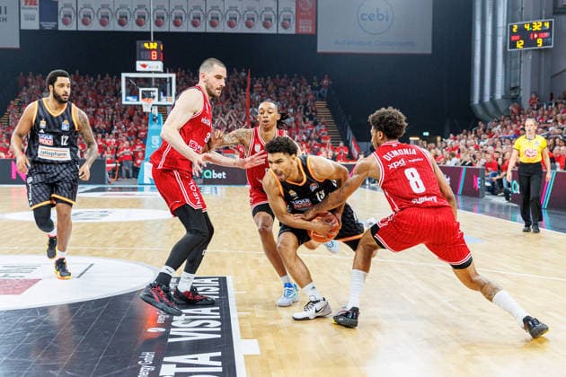 Daniel Keppeler BMA365 Bamberg Baskets, 31 , Austin Crowley BMA365 Bamberg Baskets, 85 , Mark Smith ratiopharm Ulm, 13 , Demarcus Demonia BMA365 Bamberg Baskets, 08 , BMA365 Bamberg Baskets vs ratiopharm Ulm, Basketball, easyCredit BBL, Playoff Quarterfinals, Game 2, 18 05 2026 BMA365 Bamberg Baskets vs ratiopharm Ulm, Basketball, easyCredit BBL, Playoff Quarterfinals, Game 2, 18 05 2026 Bamberg Copyright: xEibner-Pressefoto G.xSantemizx EP_EER