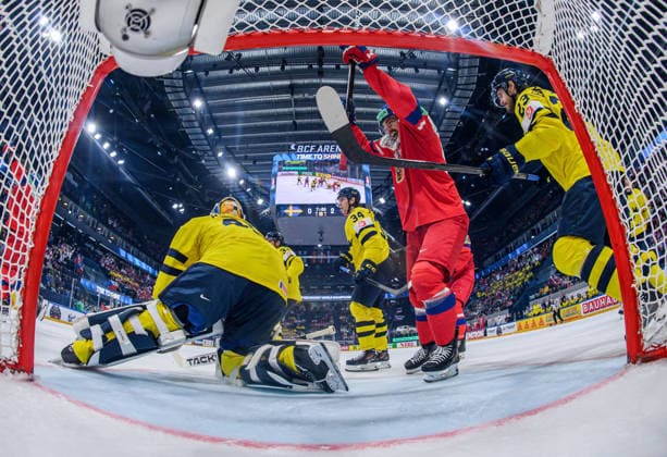 260518 Daniel Vozenilek of Czech Republic celebrates after the 0 3 goal and goaltender Magnus Hellberg, Albert Johansson and Oliver Ekman Larsson of Sweden looks dejected during the 2026 IIHF Ice Hockey World Championship match between Sweden and Czech Republic on May 18, 2026 in Fribourg Photo Jesper Zerman BILDBYRAN kod JZ JZ0719 ishockey ice hockey ishockey vm 2026 vm 2026 iihf world championship sverige sweden tjeckien czech republic bbeng jubel depp  Copyright: JESPERxZERMAN BB260518JZ135