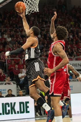 Bamberg, Germany 18 May 2026 1 BBL Playoff Quarterfinals 2025 2026 Sp 2 Bamberg Baskets vs Ratiopharm Ulm In the picture In a duel under the basket Justin Simon Ulm and Demarcus Demonia Bamberg Brose Arena Bayern Copyright: xFotostandx xSchmittx