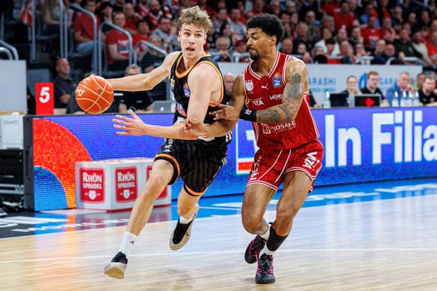 Tobias Jensen ratiopharm Ulm, 07 , Ibi Watson BMA365 Bamberg Baskets, 02 , BMA365 Bamberg Baskets vs ratiopharm Ulm, Basketball, easyCredit BBL, Playoff Quarterfinals, Game 2, 18 05 2026 BMA365 Bamberg Baskets vs ratiopharm Ulm, Basketball, easyCredit BBL, Playoff Quarterfinals, Game 2, 18 05 2026 Bamberg Copyright: xEibner-Pressefoto G.xSantemizx EP_EER