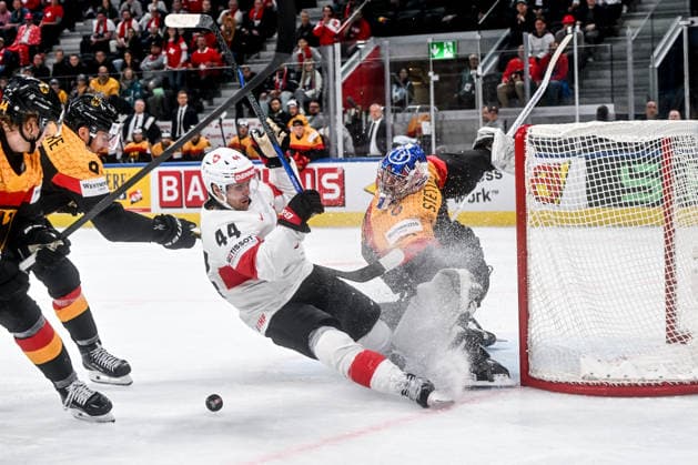 ZURICH, SWITZERLAND MAY 18 Pius Suter of Switzerland in action against goalkeeper Nicolaj Henriksen of Denmark during the 2026 IIHF Ice Hockey World Championship Switzerland game between Germany and Switzerland at Swiss Life Arena on May 18, 2026 in Zurich, Zurich Zurich Swiss Life Arena Zurich Switzerland Switzerland Copyright: xJustPictures.ch AndreaxBrancax jp-en-EuSpIm-JP7_ANB_Ger_Sui_18052026_2497