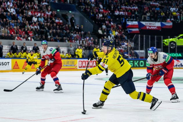 260518 Emil Heineman of Sweden during the 2026 IIHF Ice Hockey World Championship match between Sweden and Czech Republic on May 18, 2026 in Fribourg Photo Jesper Zerman BILDBYRAN kod JZ JZ0719 ishockey ice hockey ishockey vm 2026 vm 2026 iihf world championship sverige sweden tjeckien czech republic bbeng  Copyright: JESPERxZERMAN BB260518JZ157