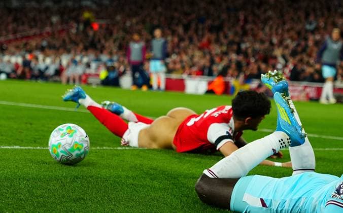 Piero HincapiÃ of Arsenal loses his shorts after a challenge from Axel Tuanzebe of Burnley Arsenal v Burnley, Premier League, Football, Emirates Stadium, London, UK - 18 May 2026London Emirates Stadium United Kingdom EDITORIAL USE ONLY No use with unauthorised audio, video, data, fixture lists, club league logos or live services. Online in-match use limited to 120 images, no video emulation. No use in betting, games or single club league player publications.  Copyright: xJavierxGarcia Shutterstockx 16881286ab