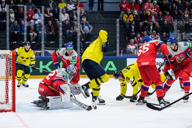 260518 Jack Berglund and Oscar Sundqvist of Sweden against goaltender Josef Korenar and Libor Hajek of Czech Republic during the 2026 IIHF Ice Hockey World Championship match between Sweden and Czech Republic on May 18, 2026 in Fribourg Photo Jesper Zerman BILDBYRAN kod JZ JZ0719 ishockey ice hockey ishockey vm 2026 vm 2026 iihf world championship sverige sweden tjeckien czech republic bbeng  Copyright: JESPERxZERMAN BB260518JZ158