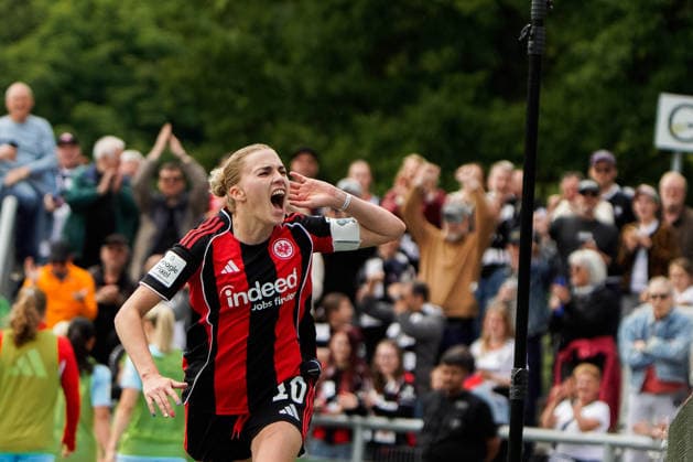 FRANKFURT, GERMANY - May 17: Laura Freigang (10 Eintracht Frankfurt) celebration during Google-Pixel Frauen Bundesliga at Stadion am Brentanobad on Saturday 17th May, Frankfurt, Germany. Copyright: xMelinaxFeldges xSPPx Sportspressphoto_SPR149777