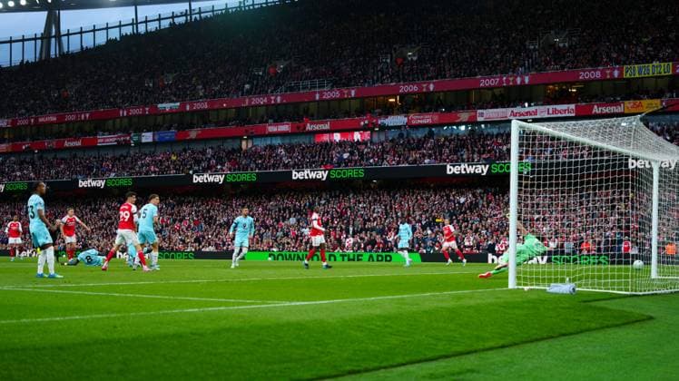 Leandro Trossard of Arsenal hits the post Arsenal v Burnley, Premier League, Football, Emirates Stadium, London, UK - 18 May 2026London Emirates Stadium United Kingdom EDITORIAL USE ONLY No use with unauthorised audio, video, data, fixture lists, club league logos or live services. Online in-match use limited to 120 images, no video emulation. No use in betting, games or single club league player publications.  Copyright: xJavierxGarcia Shutterstockx 16881286bk