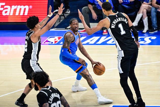 NBA, Basketball Herren, USA Western Conference Finals Game 1 - San Antonio Spurs at Oklahoma City Thunder Oklahoma City Thunder guard forward Jalen Williams (C) drives against San Antonio Spurs guard Dylan Harper (L) and San Antonio Spurs forward center Victor Wembanyama (R) during game 1 of the NBA Western Conference Finals between Oklahoma City Thunder and San Antonio Spurs in Oklahoma City, Oklahoma, USA, 18 May 2026. Oklahoma City United States  Copyright: xGERALDxLEONGx
