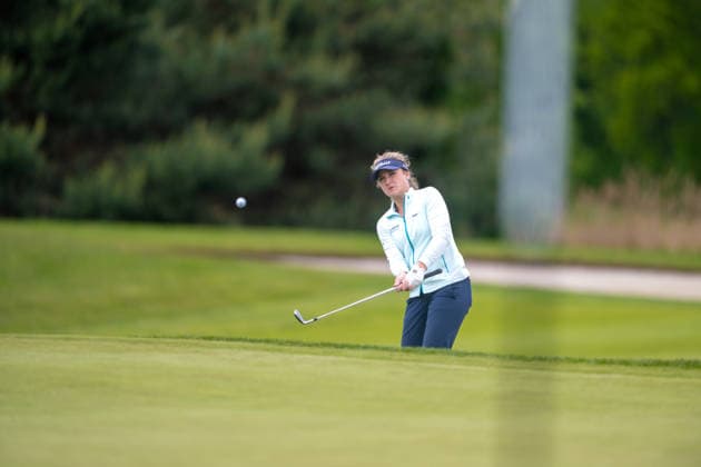 Amundi German Masters - Fourth Round Sara Kouskova of the Czech Republic pitches out of the bunker in front of the green of the 10th hole during the final round of the Amundi German Masters at Green Eagle Golf Courses in Hamburg, Germany, on May 17, 2026. Hamburg Germany  Copyright: xAndyxAstfalckx originalFilename:astfalck-amundige260518_nposK.jpg